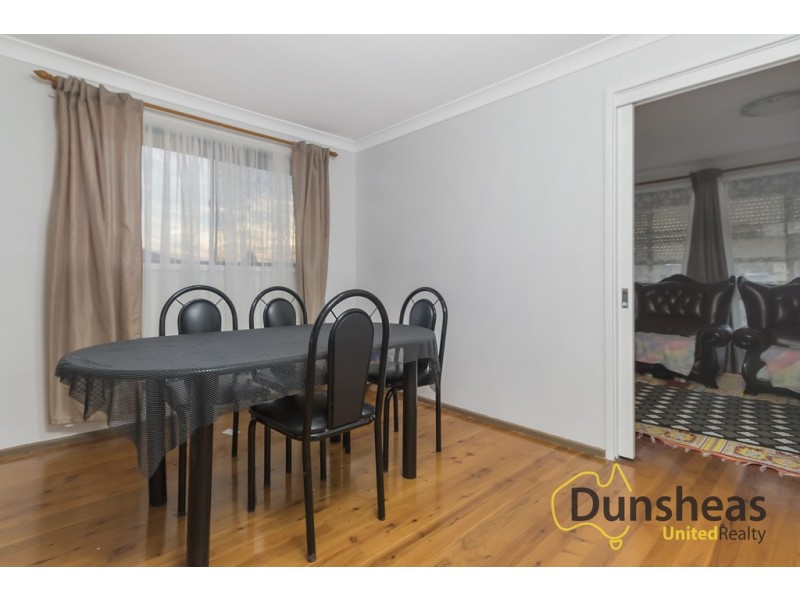 4 Ohlfsen Road, Minto NSW 2566