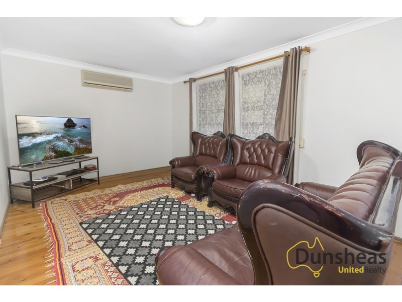 4 Ohlfsen Road, Minto NSW 2566