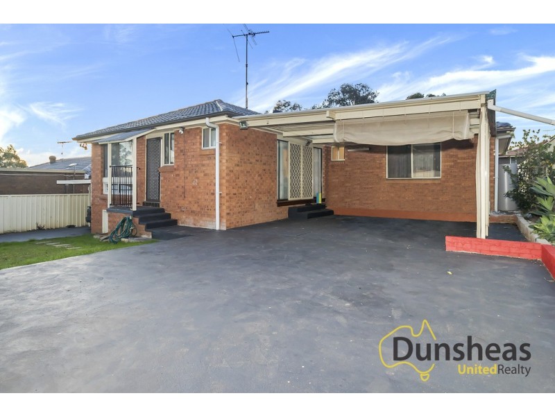 4 Ohlfsen Road, Minto NSW 2566