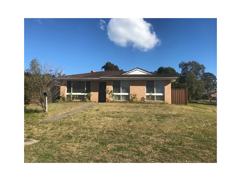 10 Gentian Ave, Macquarie Fields NSW 2564