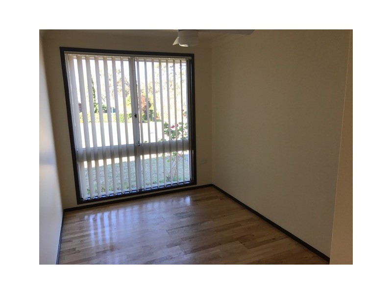 10 Gentian Ave, Macquarie Fields NSW 2564