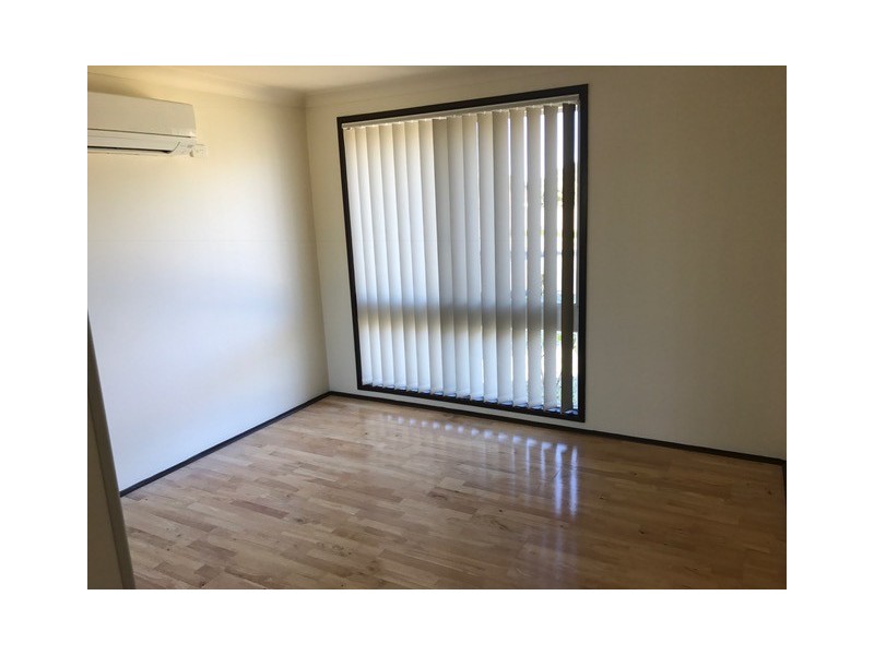 10 Gentian Ave, Macquarie Fields NSW 2564