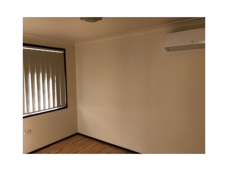 10 Gentian Ave, Macquarie Fields NSW 2564