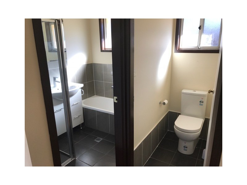 10 Gentian Ave, Macquarie Fields NSW 2564