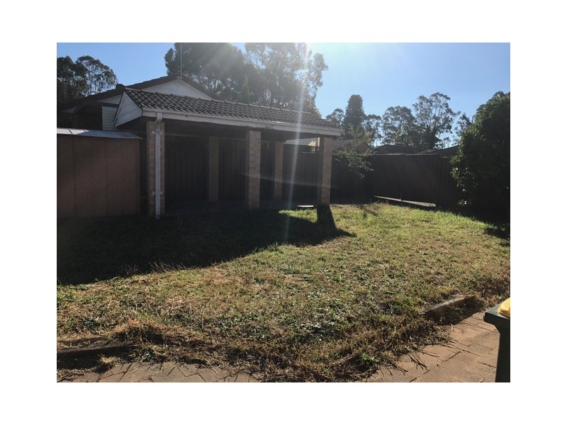 10 Gentian Ave, Macquarie Fields NSW 2564