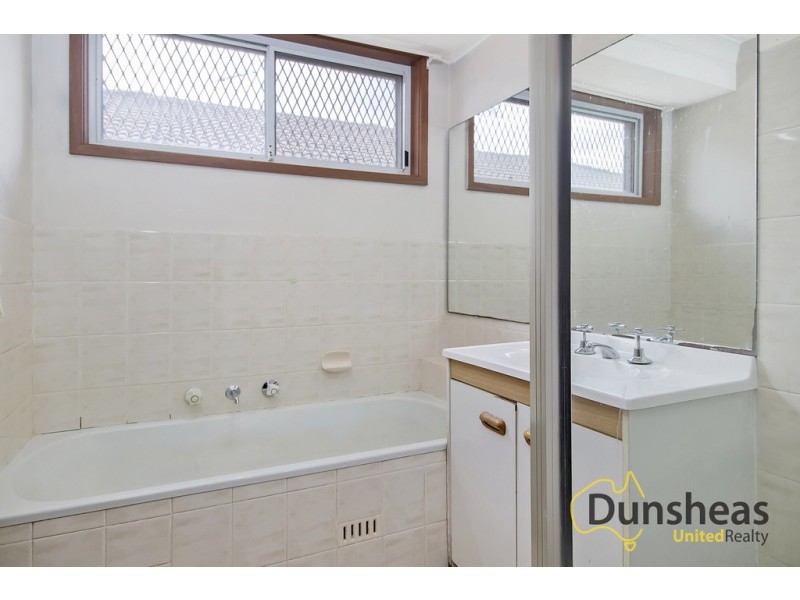 20 Fraser Street, Macquarie Fields NSW 2564