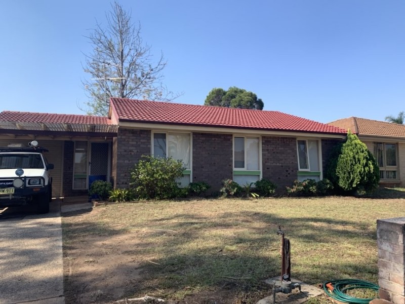 13 Longhurst Road, Minto NSW 2566