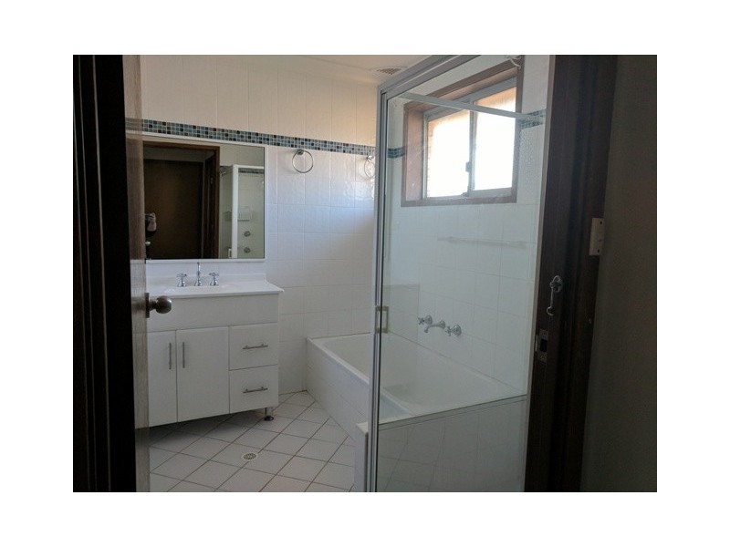 9/8 Bensley Road, Macquarie Fields NSW 2564