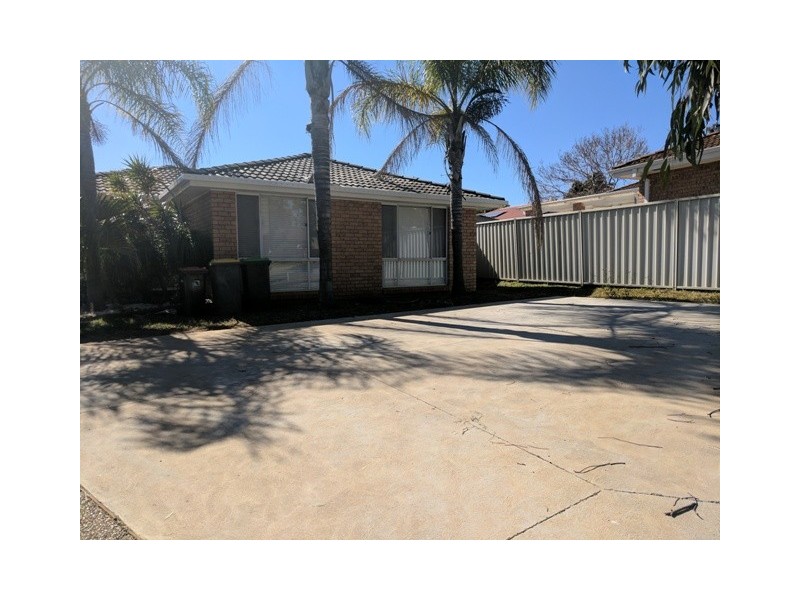 10 Wignell Place, Mount Annan NSW 2567