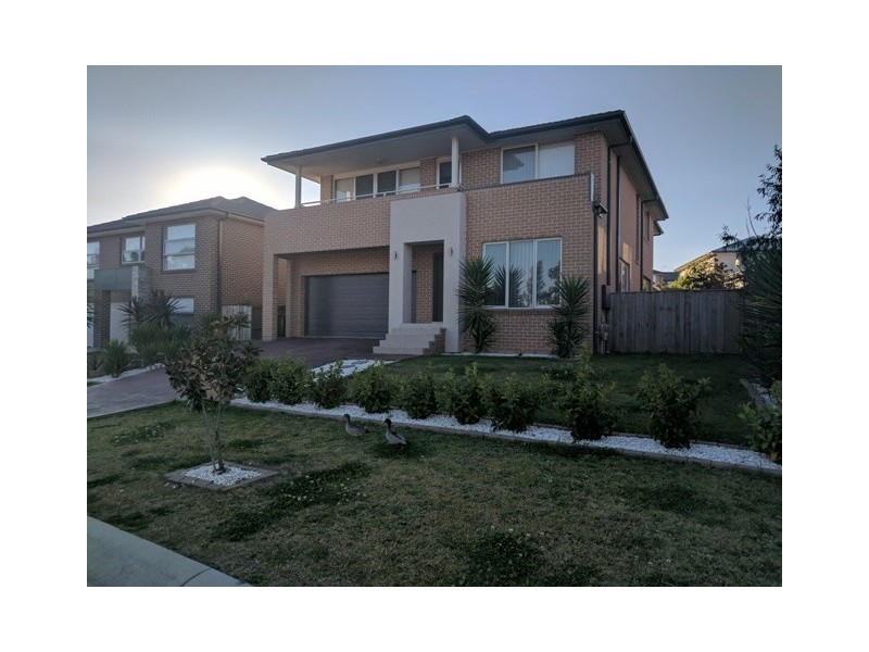 6 Jarvesfield Place, Macquarie Links NSW 2565