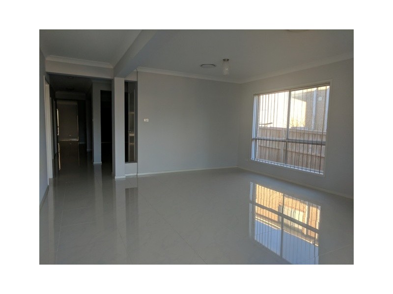 6 Jarvesfield Place, Macquarie Links NSW 2565