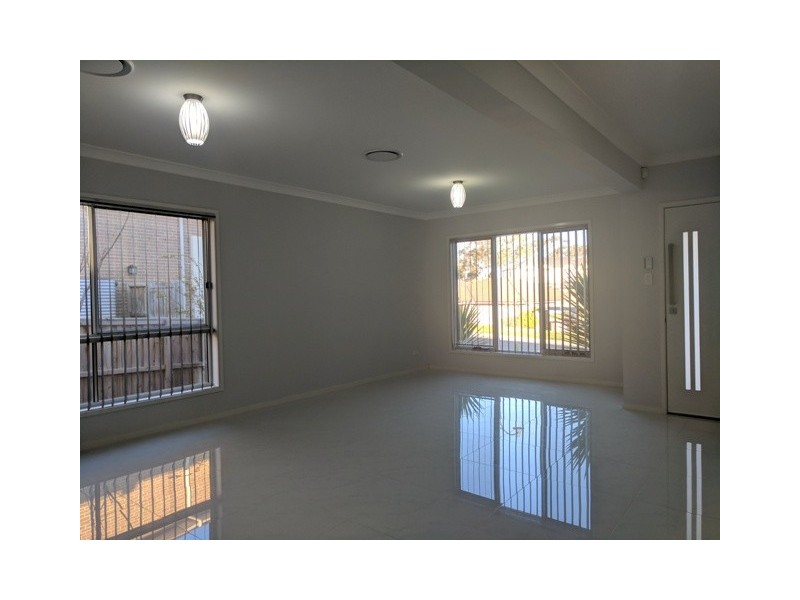 6 Jarvesfield Place, Macquarie Links NSW 2565