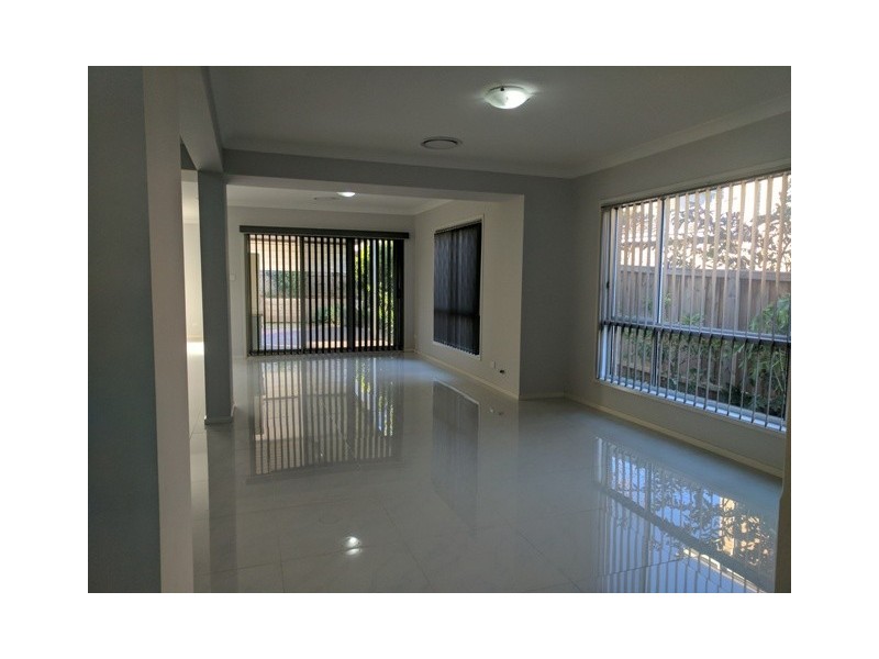 6 Jarvesfield Place, Macquarie Links NSW 2565