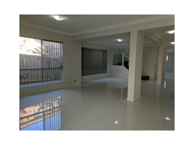 6 Jarvesfield Place, Macquarie Links NSW 2565