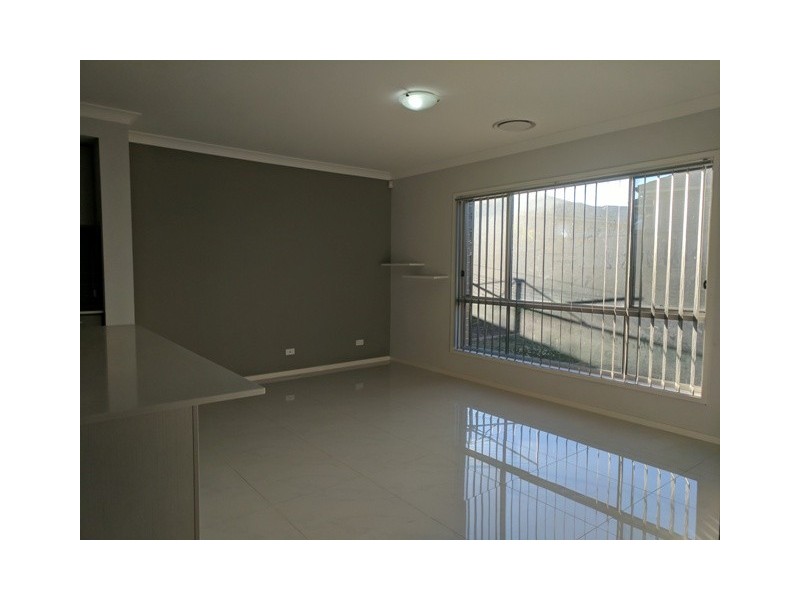 6 Jarvesfield Place, Macquarie Links NSW 2565