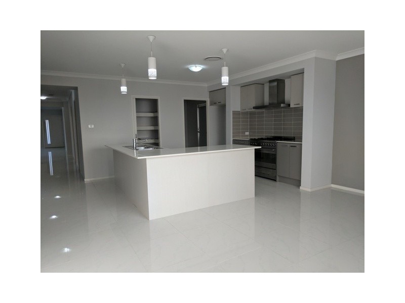 6 Jarvesfield Place, Macquarie Links NSW 2565