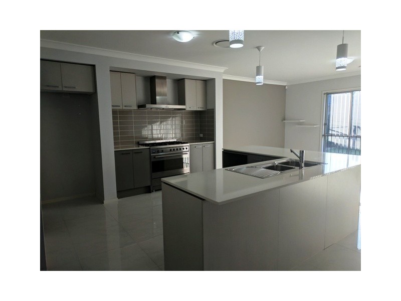 6 Jarvesfield Place, Macquarie Links NSW 2565