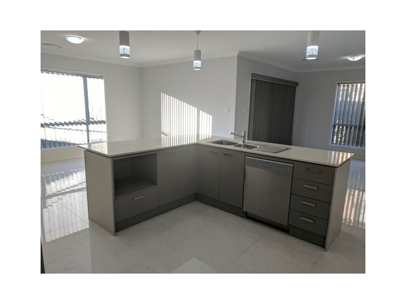 6 Jarvesfield Place, Macquarie Links NSW 2565