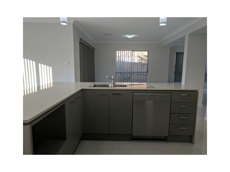 6 Jarvesfield Place, Macquarie Links NSW 2565