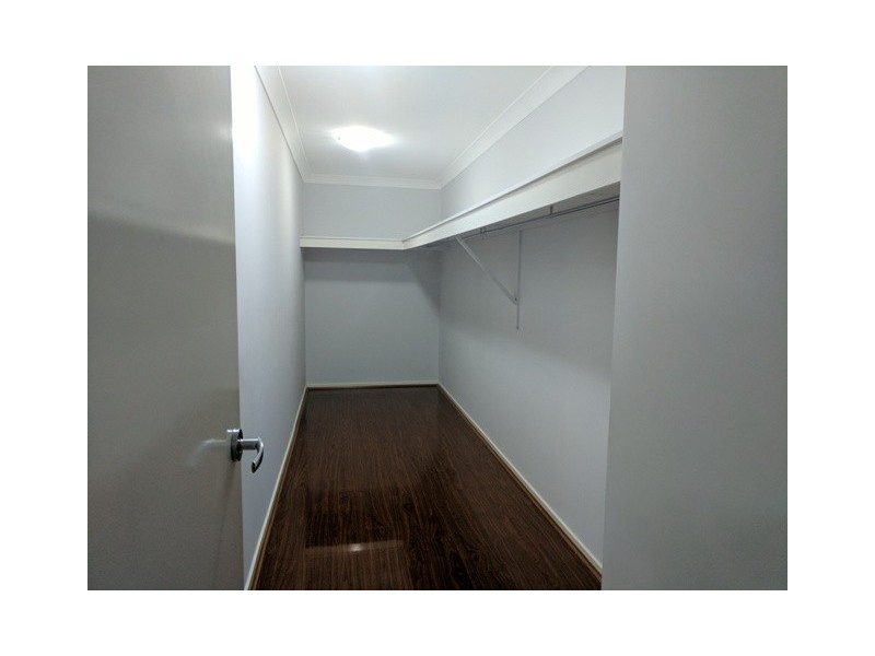 6 Jarvesfield Place, Macquarie Links NSW 2565