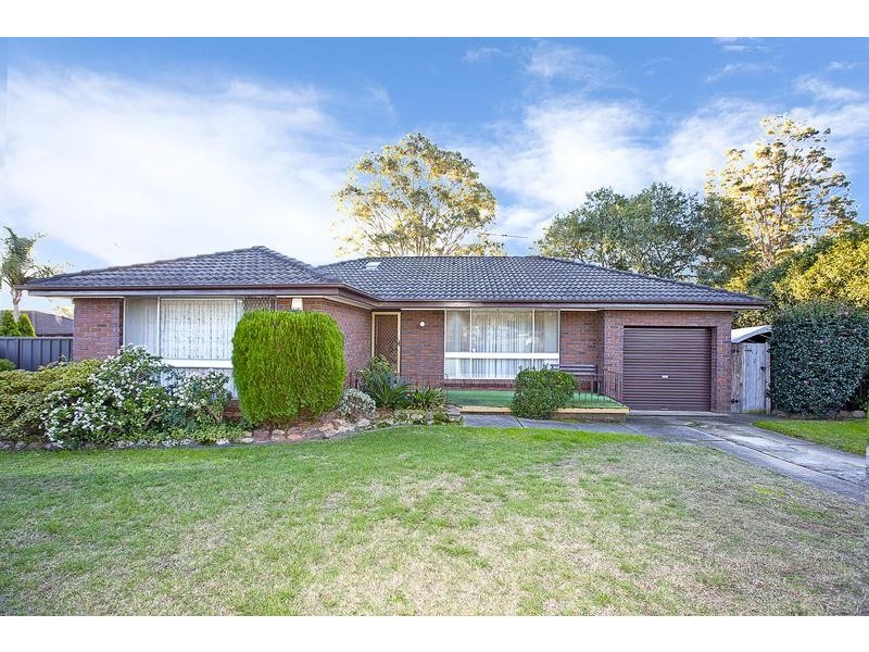 8 Plover Place, Ingleburn NSW 2565