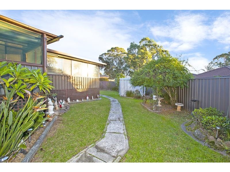 8 Plover Place, Ingleburn NSW 2565