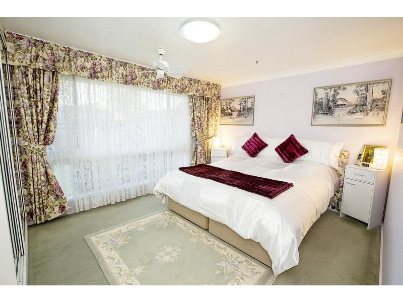 8 Plover Place, Ingleburn NSW 2565