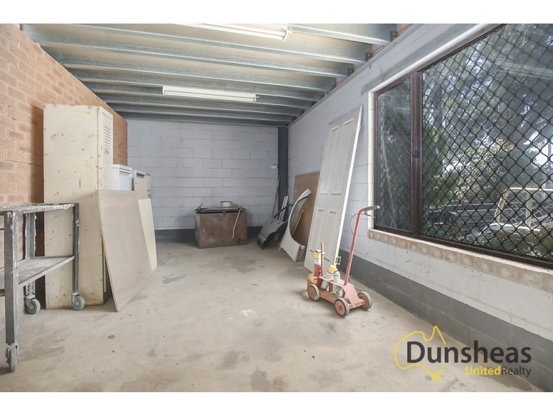 2 Louise Avenue, Ingleburn NSW 2565