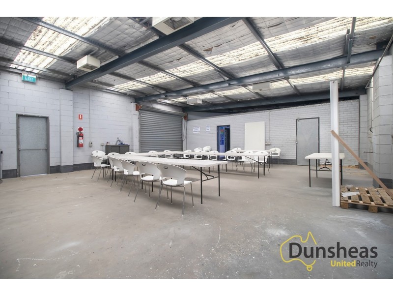 2 Louise Avenue, Ingleburn NSW 2565