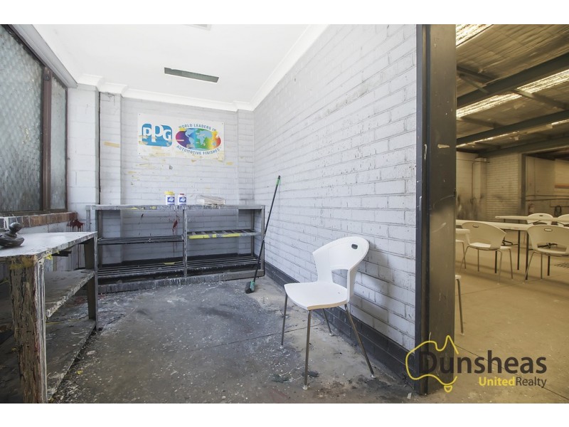 2 Louise Avenue, Ingleburn NSW 2565