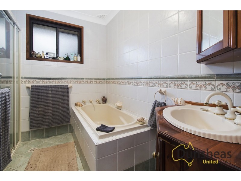 11 Innisfail Road, Wakeley NSW 2176