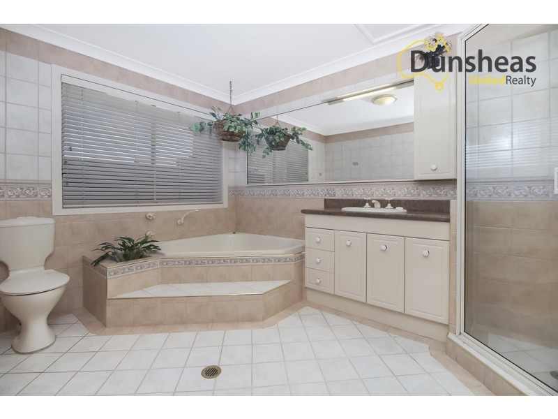 5 Edna Place, Ingleburn NSW 2565