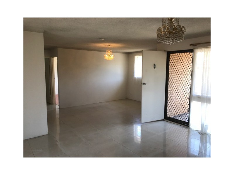 1/10 Atchison Road, Macquarie Fields NSW 2564