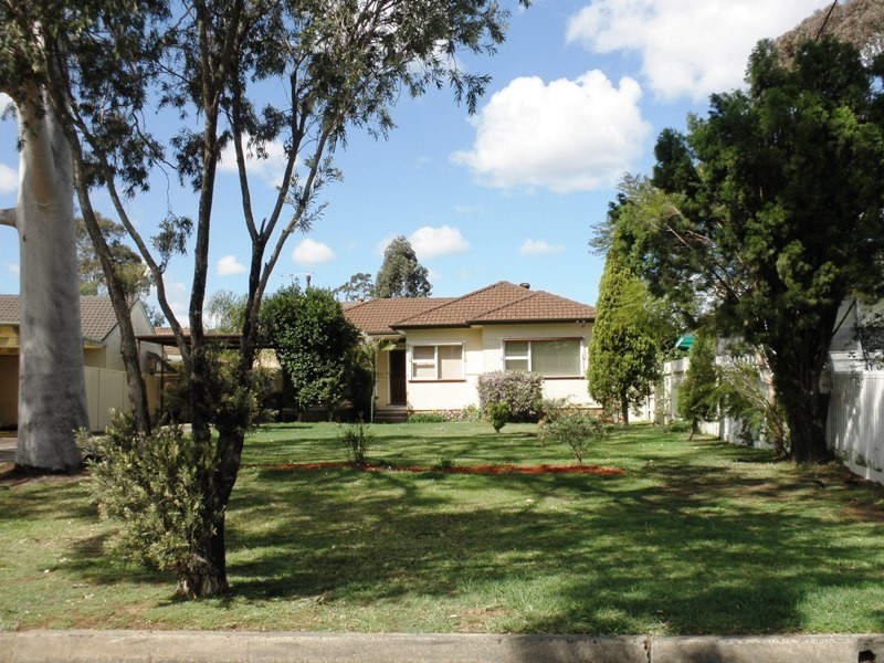 18 Bluegum Avenue, Ingleburn NSW 2565