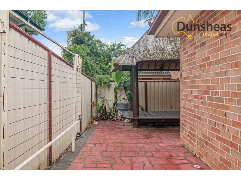 2/1 Macquarie Road, Ingleburn NSW 2565