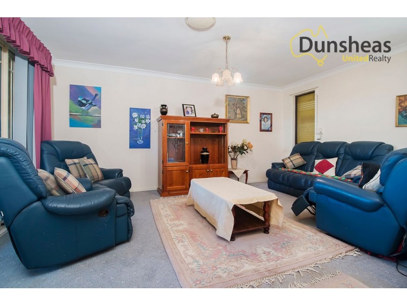 6 Luff Place, Ingleburn NSW 2565
