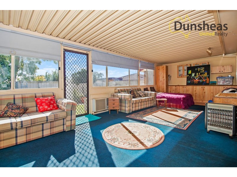 6 Luff Place, Ingleburn NSW 2565