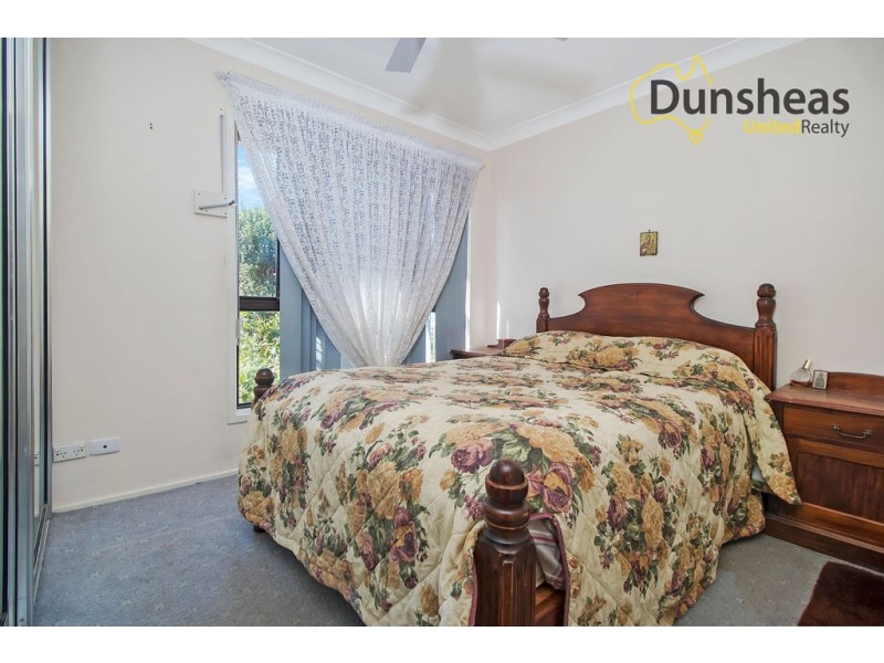 6 Luff Place, Ingleburn NSW 2565