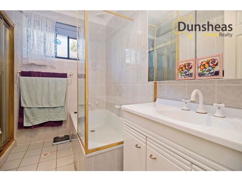6 Luff Place, Ingleburn NSW 2565