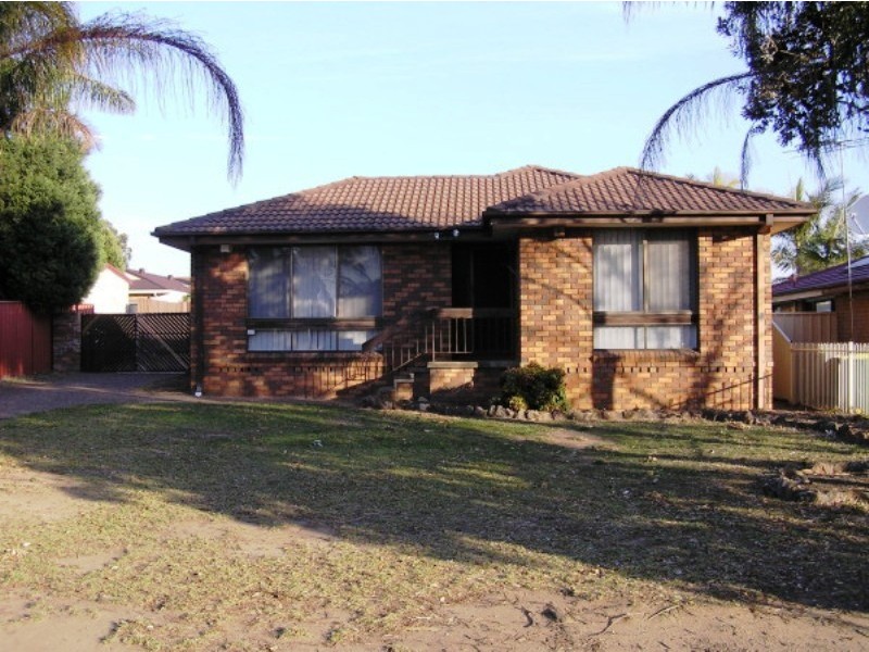 4 Memphis Place, Minto NSW 2566