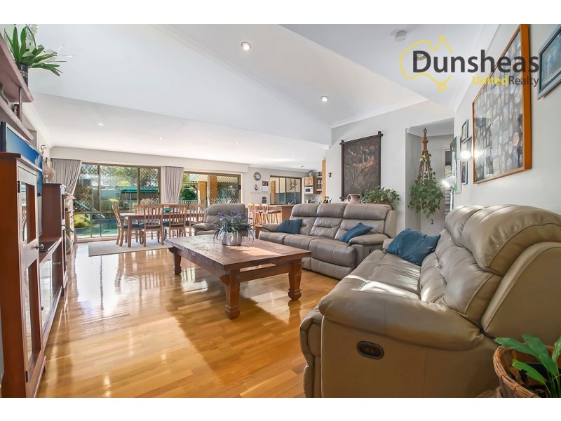 5 Edna Place, Ingleburn NSW 2565