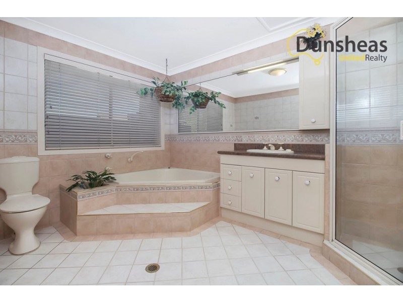 5 Edna Place, Ingleburn NSW 2565