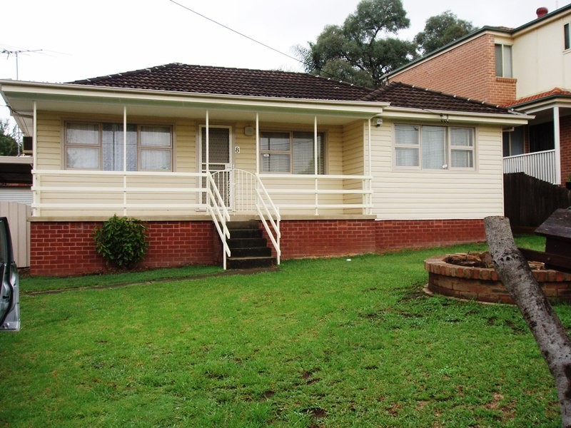8 Lionel Street, Ingleburn NSW 2565