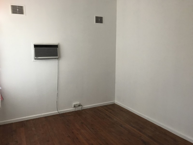 8 Foreman Street, Glenfield NSW 2167