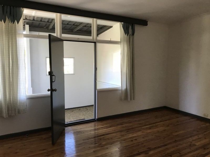 8 Foreman Street, Glenfield NSW 2167