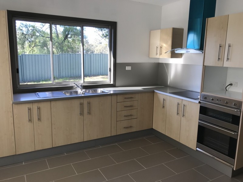 8 Foreman Street, Glenfield NSW 2167