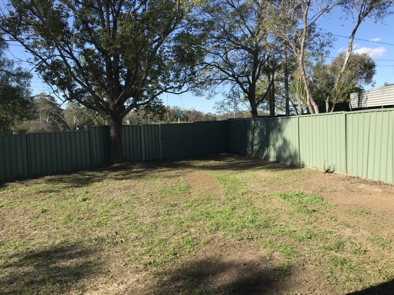 8 Foreman Street, Glenfield NSW 2167