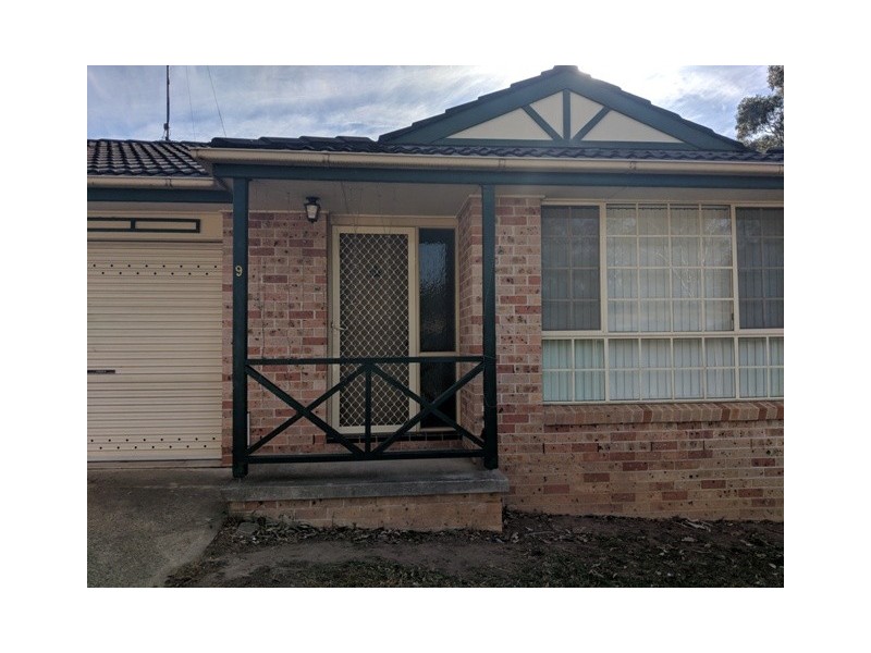9/6 Westmoreland Road, Minto NSW 2566