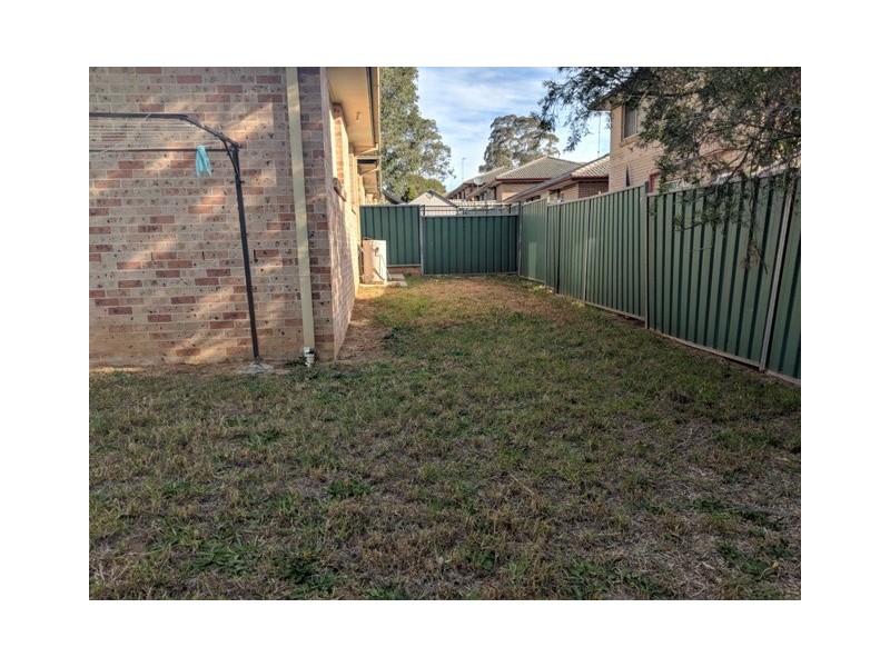 9/6 Westmoreland Road, Minto NSW 2566