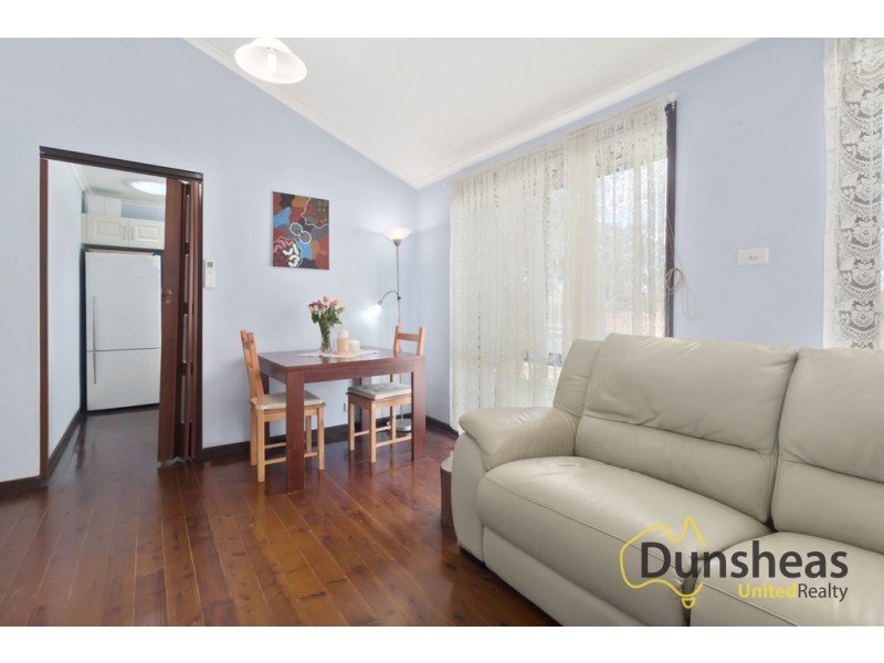 2/164 Oxford Road, Ingleburn NSW 2565